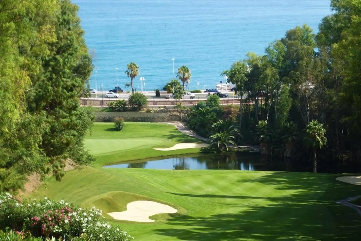 Charming 2-Bedroom Apartment With Terraces & Pool In Torrequebrada Benalmádena