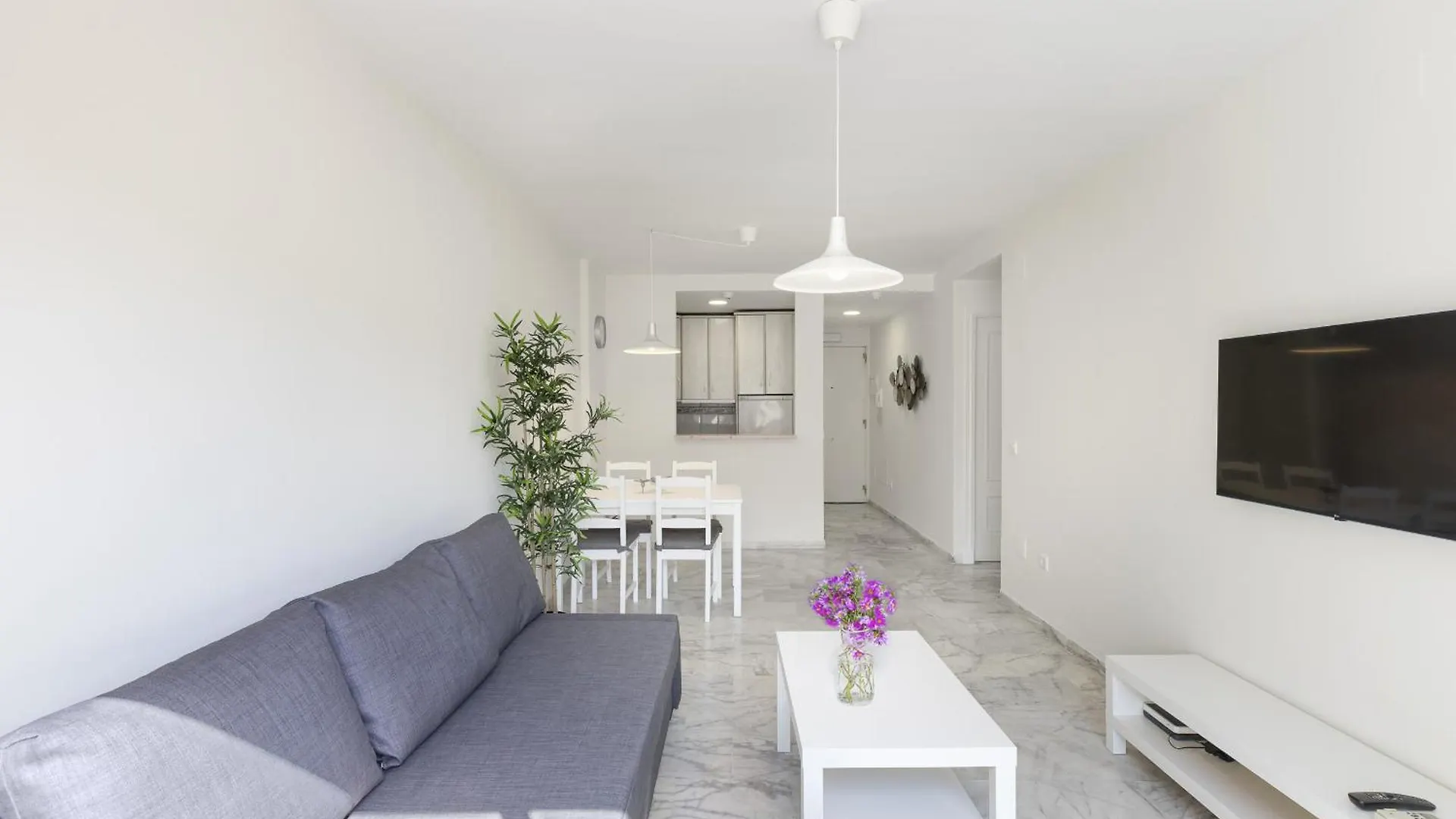 Charming 2-Bedroom Apartment With Terraces & Pool In Torrequebrada Benalmádena 0*,  Spanyolország