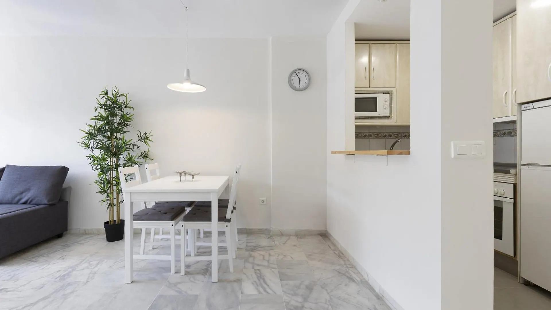 Charming 2-Bedroom Apartment With Terraces & Pool In Torrequebrada Benalmádena Spanyolország